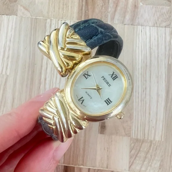 Vintage style Pedre ladies gold tone cuff bracelet watch NEW BATTERY