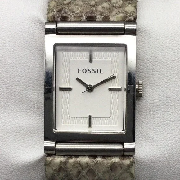 Fossil Womens Watch 24mm Silver Tone Dial Dress CE-2259 New Battery 6.5