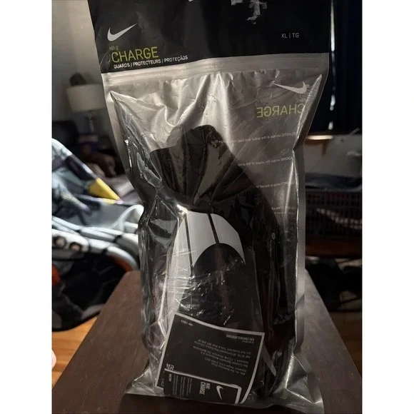 Nike Charge Shin Guard. XL Adult Unisex. SP2164-010. Brand New. Black