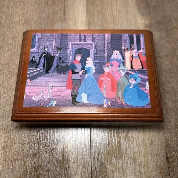 Disney Watch Collectors Club‎ Series V Cinderella By Fossil W/music Box #749