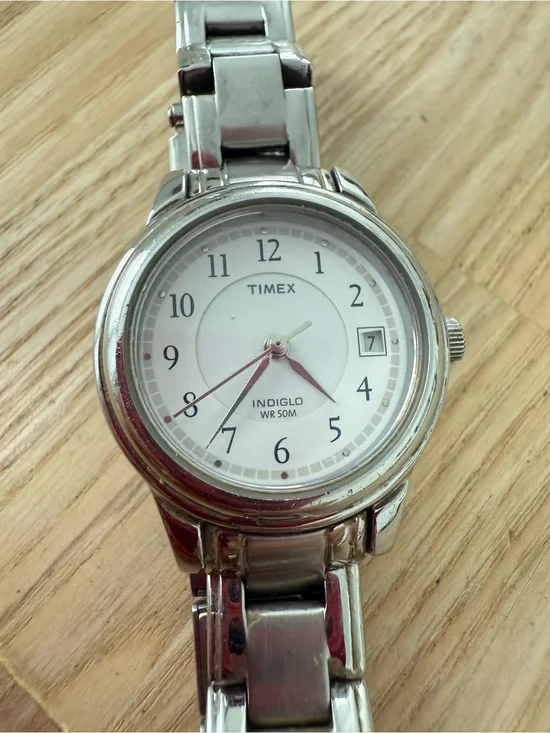 Timex ladies silver tone watch NEW BATTERY