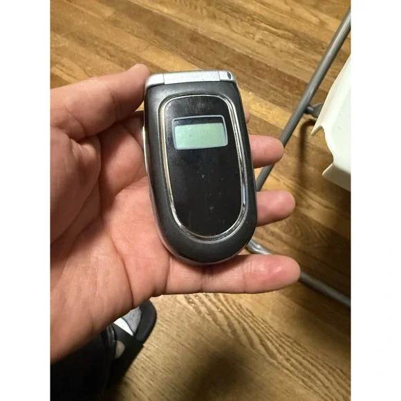 LG  V15225G Gray and Silver Rare CDMA‎ Flip Phone ( Untested)