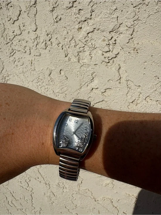 Vintage Y2K Women's Silver-Tone Fish Ocean Sea Beach Decorative Dial Watch