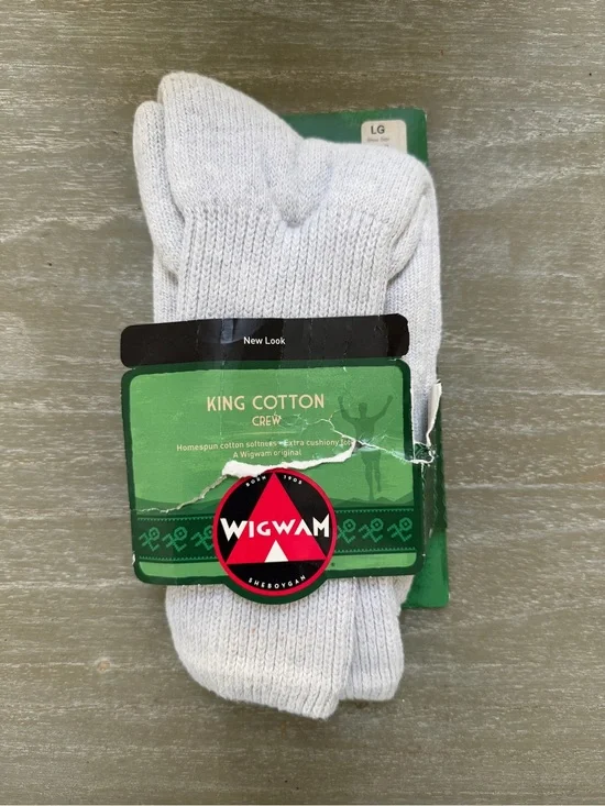 Wigwam Men’s King Cotton Crew Socks. Size 9-12. Gray color. New with tags.