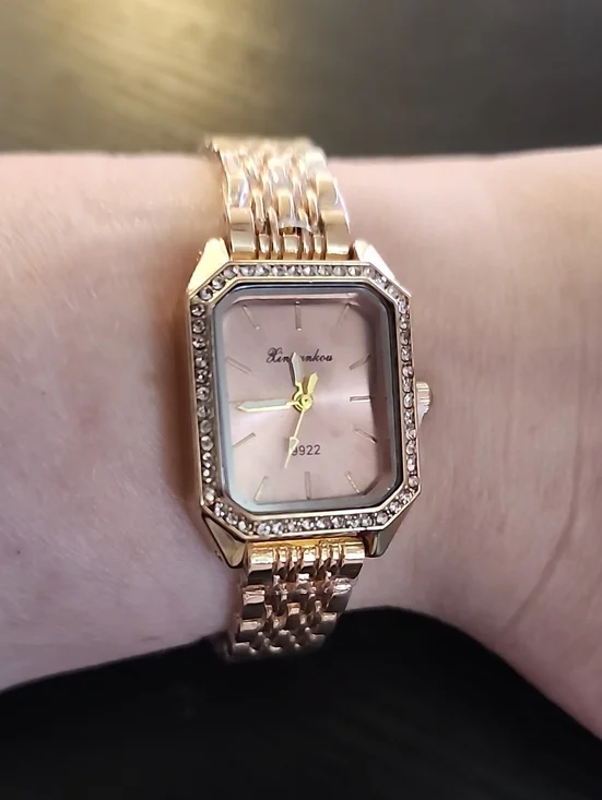 Elegant Gold Women's Bracelet Watch with Crystal Accents