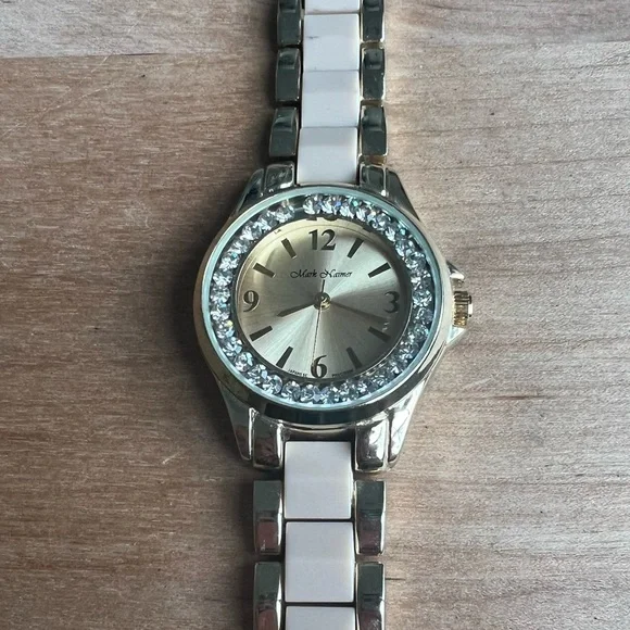 Mark naimer ladies gold tone fashion Watch NEW BATTERY