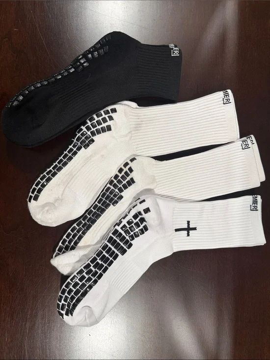 Non-Slip Athletic Crew Socks - Black & White