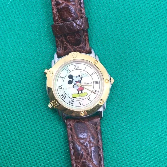 Mickey Mouse musical watch‎