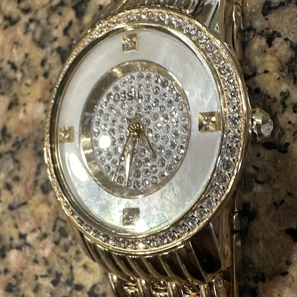 VTG Fossil F2 Watch Womens Gold Tone Crystal MOP Dial Quartz ES-1699‎ W Tin Box