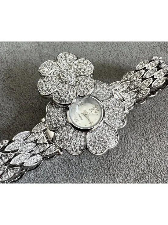 NIB Vtg SUZANNE SOMERS FLOWER Hidden WATCH with 2 BANDS -Crystals +Black -Unworn