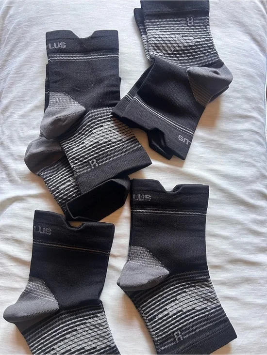 Men's Athletic Ankle Socks — Black & Gray Performance Pair