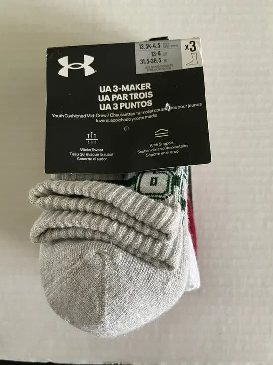 Kids Under Armour permformance tech 3 pack mid crew socks size S NEW