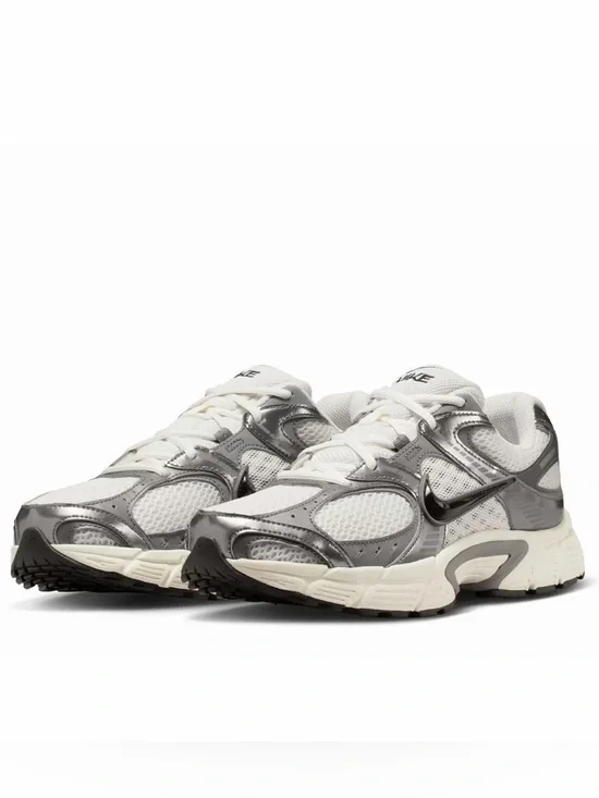 Nike Men’s V5 RNR Sneaker