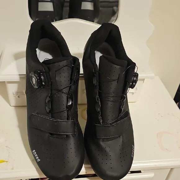Men's Black Athletic Cycling Shoes with‎ Dial Closure