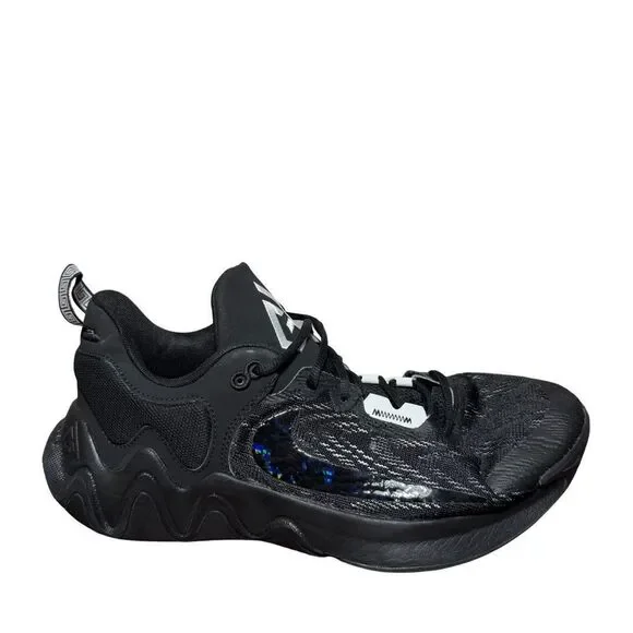 Nike athletic basketball Black Sneakers size 11.5
