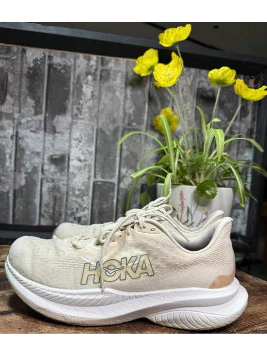 HOKA Mach 6 Beige/White Solid Low Top Lace-Up Men's Running Athletic Sneaker