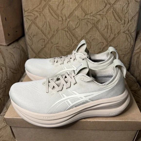 Asics Gel-Nimbus 28 Feather Grey Cream 1011C127-021 Men's Size 10.5
