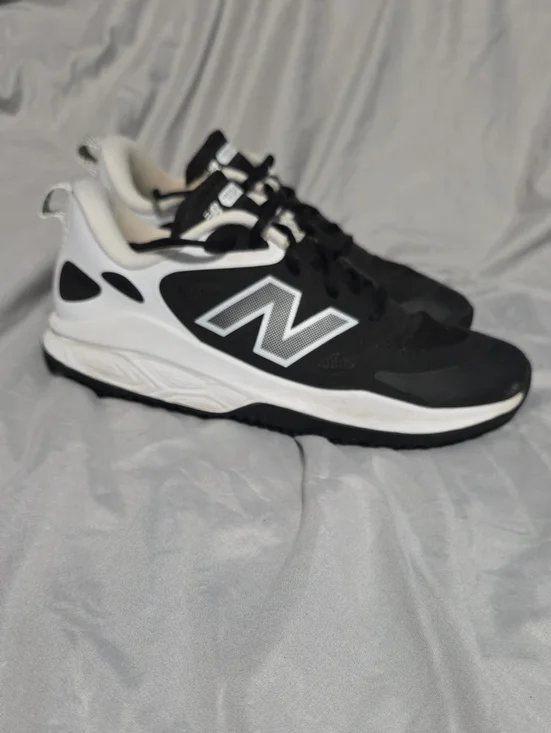 New Balance Men's Black and White Running Sneakers