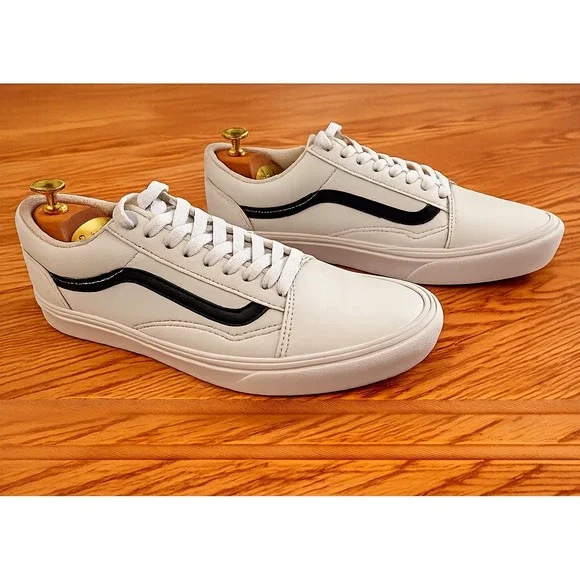 Vans ComfyCush Old Skool Mens 10.5 White Leather Black Stripe Skate Shoes
