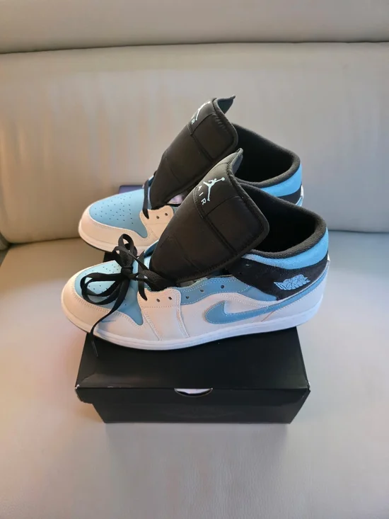 Air Jordan 1 Mid SE Sneakers in Light Blue, White and Black with box