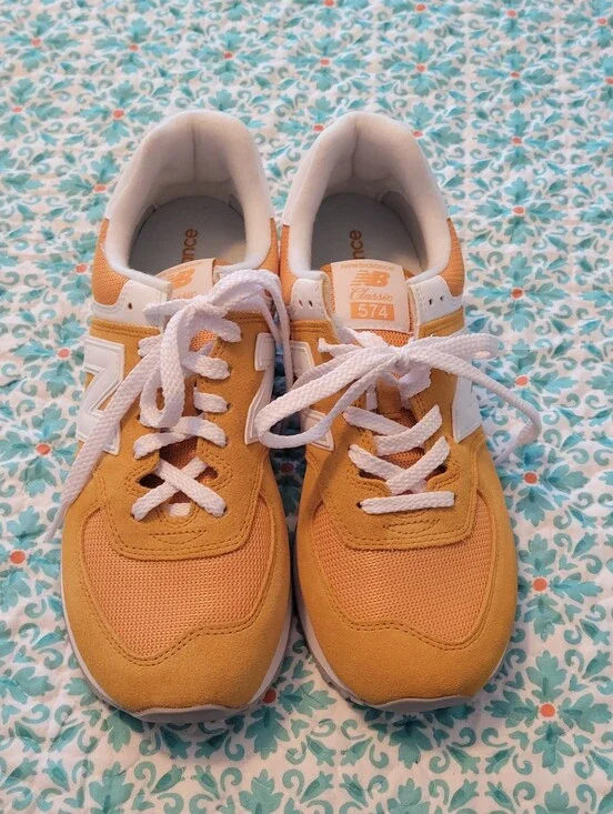 Mens New Balance 574 size 9.5 Medium