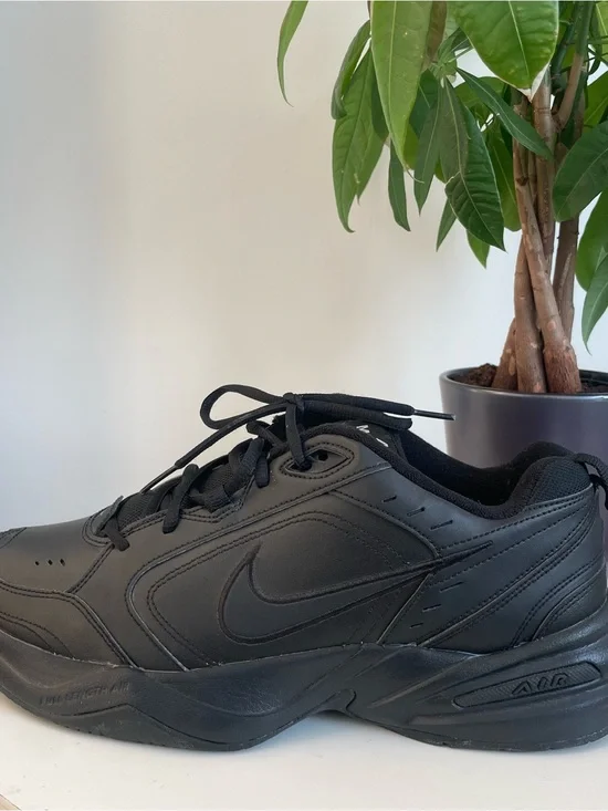 Men Size 11 Nike Air Monarch IV Black Shoes