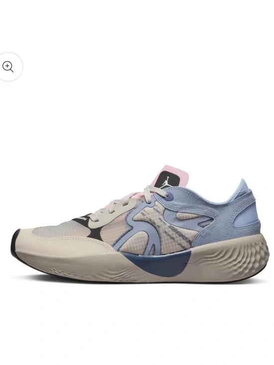 Jordan Men’s Delta 3 Low, Light Blue and Pink