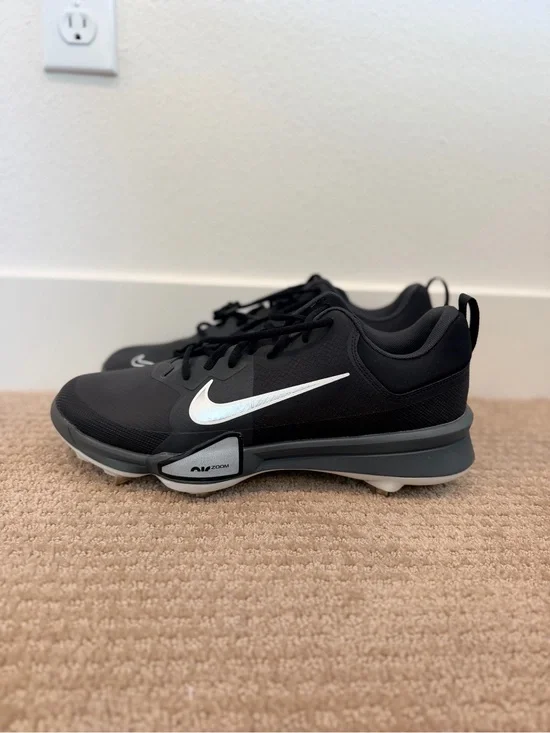 Nike Men’s Black baseball cleats with Silver Swoosh