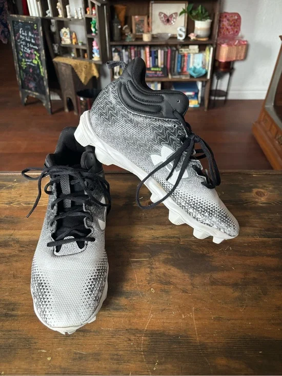 Under Armour Men’s Black and White Athletic Cleats
