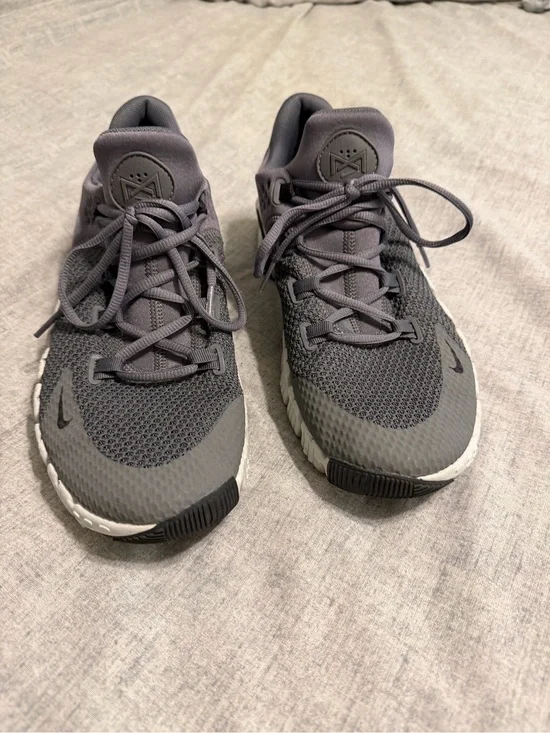 Nike Men's Gray Athletic Running Shoes