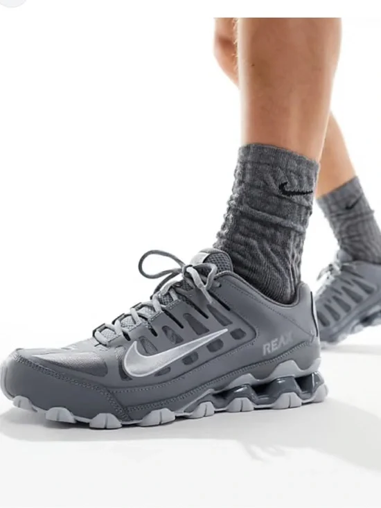 Nike Training Reax 8 Sneakers in Black & Gray Men’s Size 8.5