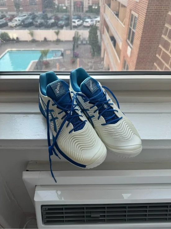 ASICS Men’s White and Blue Lace-Up Athletic Sneakers (Never Worn)