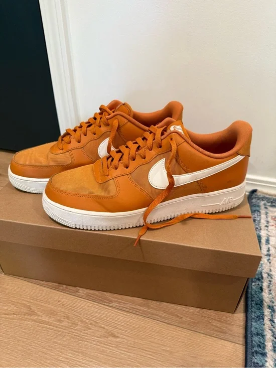 Nike Low-Top Sneakers in Orange and White