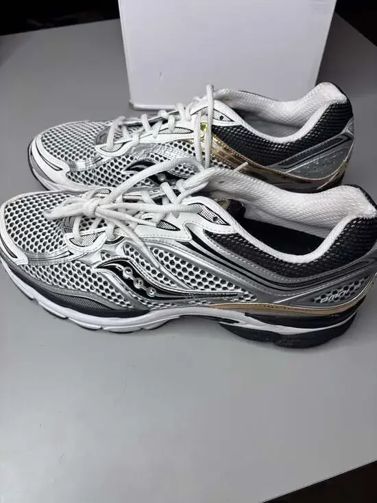 Saucony ProGrid Omni 9 Running Sneakers in Silver and Gold size13