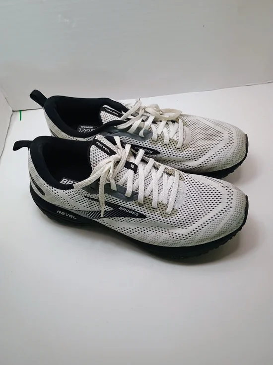 Brooks Revel 6 White Black Gray Athletic Running Shoe Sneakers 1203861B121 Sz 11