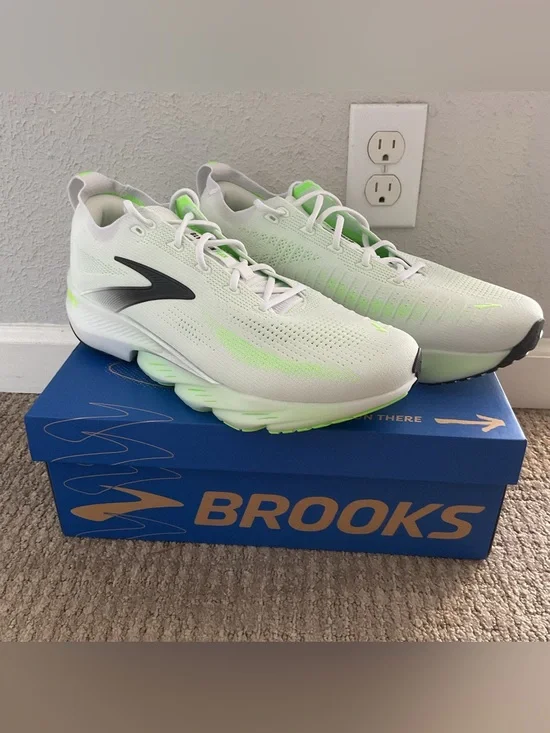 Brooks glycerin flex men’s size 13 new in box white green gecko running gym