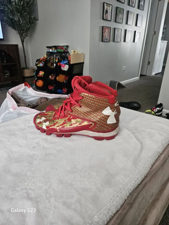 Under Armour Highlight ClutchFit Football Cleats Red Gold Camo Men's Size 10