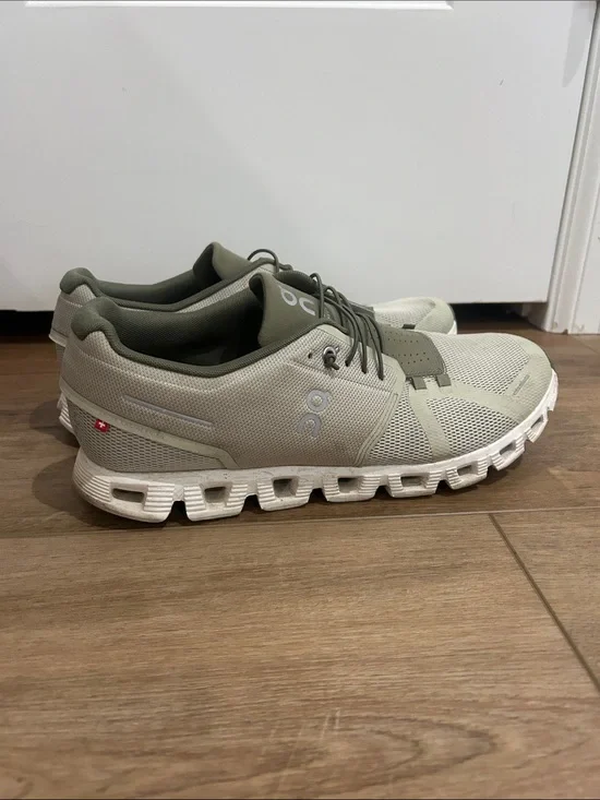 On Running Cloud Men’s Running Shoes in Sage and White