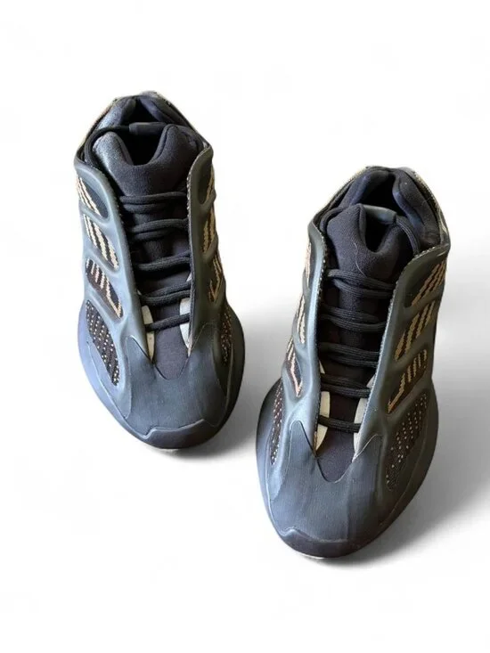Yeezy 700 V3 