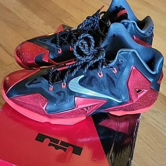 Nike LeBron XI Miami Heat 10.5 Metallic