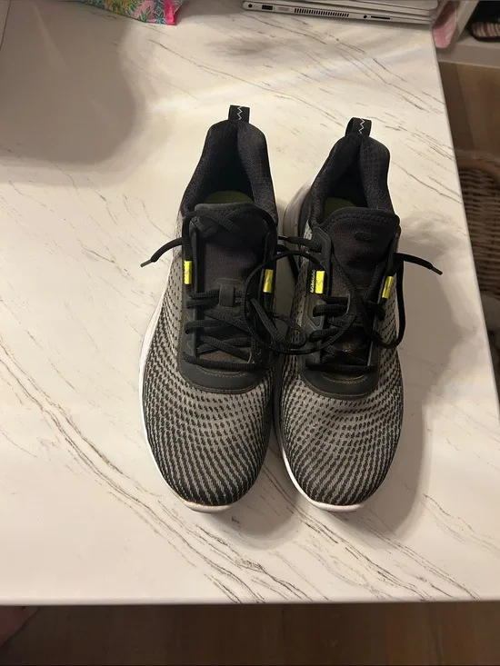 Puma Men's Black and Gray Knit Athletic Sneakers with Yellow Accents