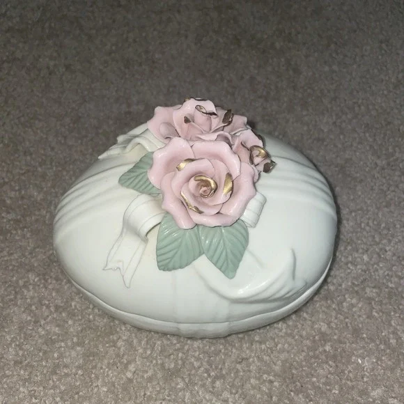 Vintage Pink Porcelain Rose Ceramic Egg Trinket Box Gold Trim Jewelry Keepsake