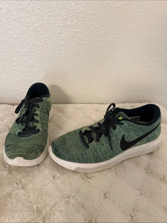 Nike Men’s LunarEpic Low Flyknit Running Sneakers in Seaweed
