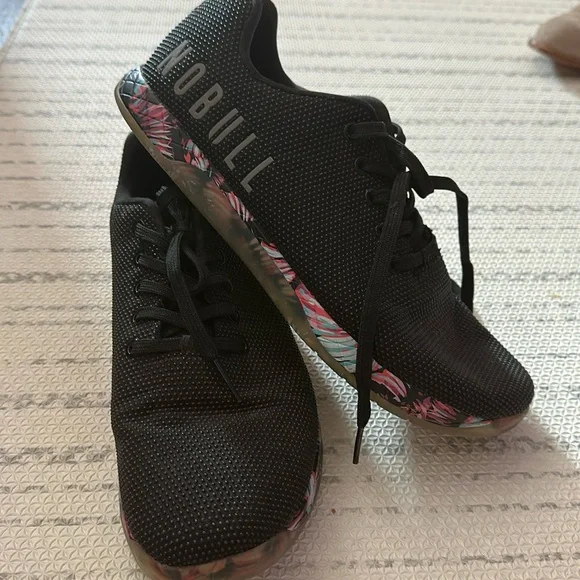 NOBULL sneaker in excellent condition