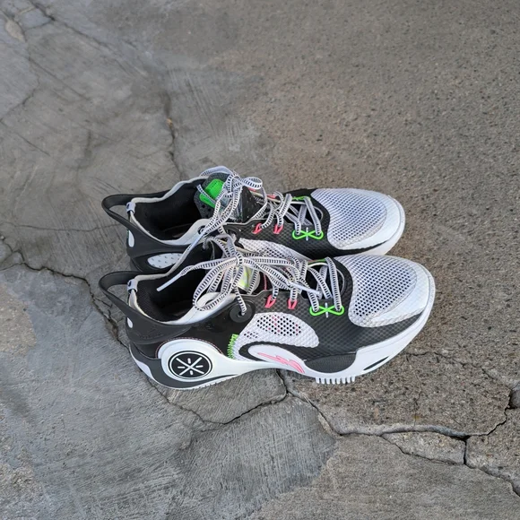 Men's Athletic Running Shoes - Black, White & Green