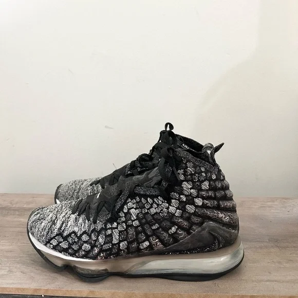 Nike Lebron 17 XVII In The Arena Black White Sneakers BQ3177-002 Men's Size 10.5
