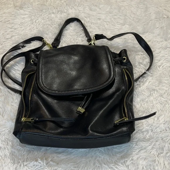 TIME AND TRU Black FAUX  Leather Backpack/BAG  VERY GOOD PREOWNED CONDITION