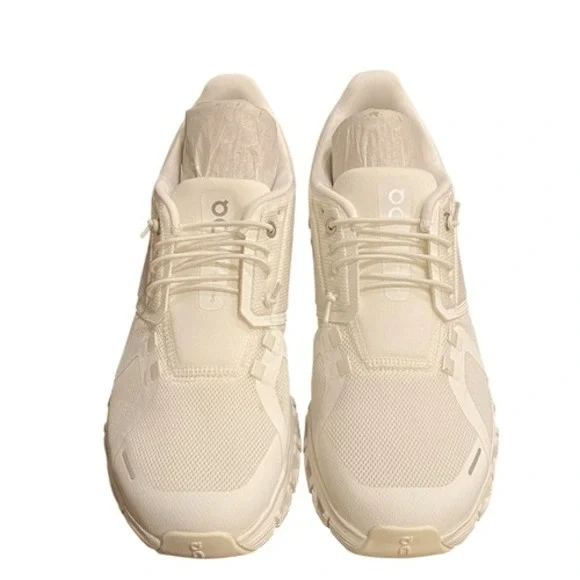 On Cloud 6 Men's Sneakers in White Size 8‎ NIB Small Discoloration