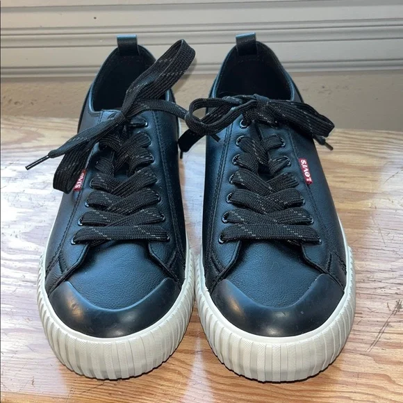 Levi’s Men’s Black Faux Leather‎ Athletic Shoe 9.5 NWOT