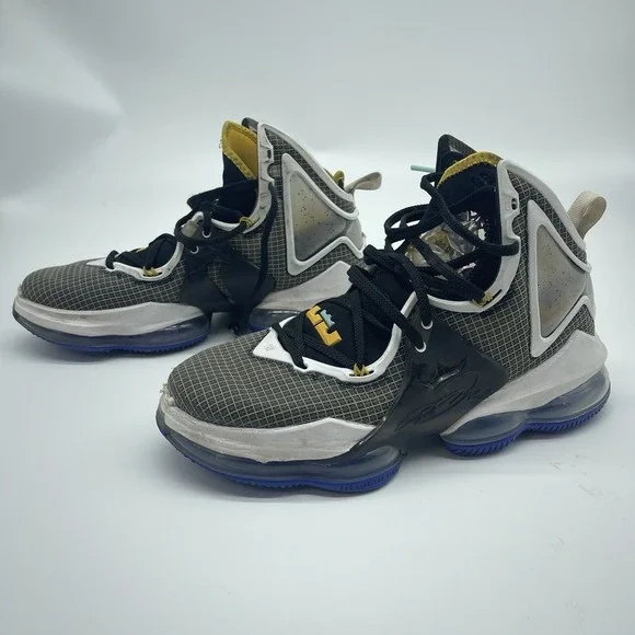 Nike LeBron 19 Shoes 
